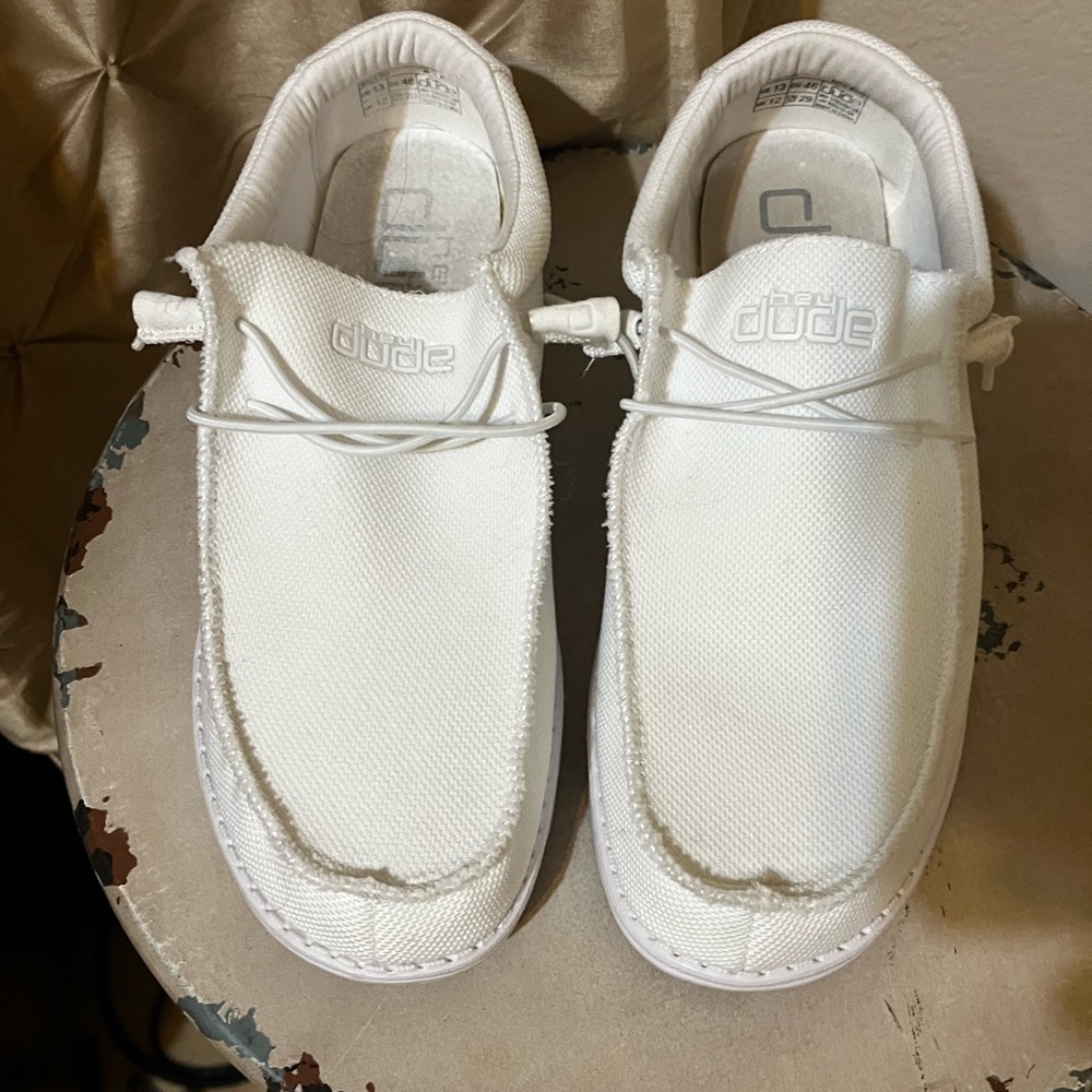Lightly used, worn a few times